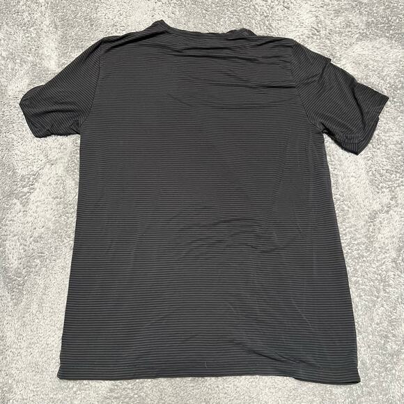 Vuori Shirt Mens Medium ? Black Performance Pocket Lightweight Tee Striped - Picture 4 of 6